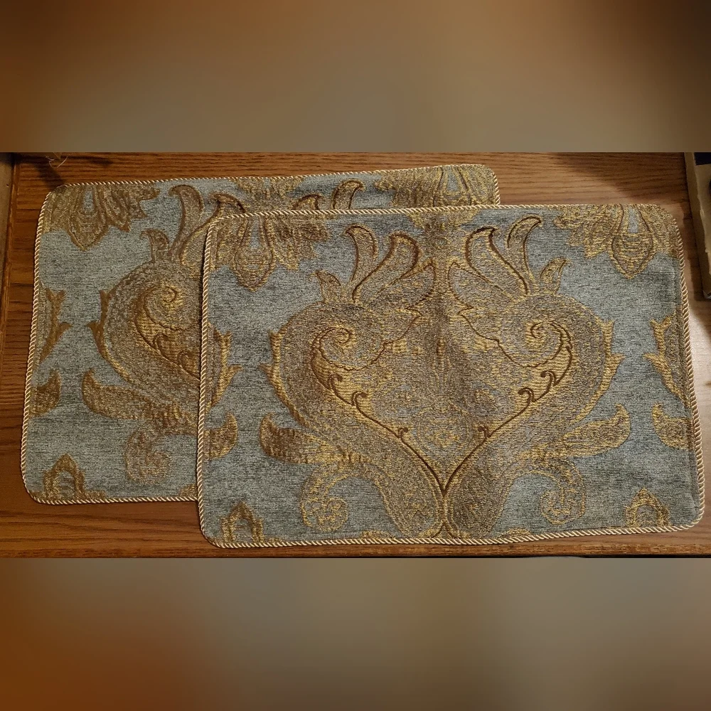 Loom And Mill Luxury Placemats Set Of 2 Classic Blue & Gold Damask Jacquard Mats